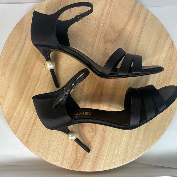 NWT CHANEL  SHOES HEELS SIZE 39  fit 8-9US - Picture 1 of 9